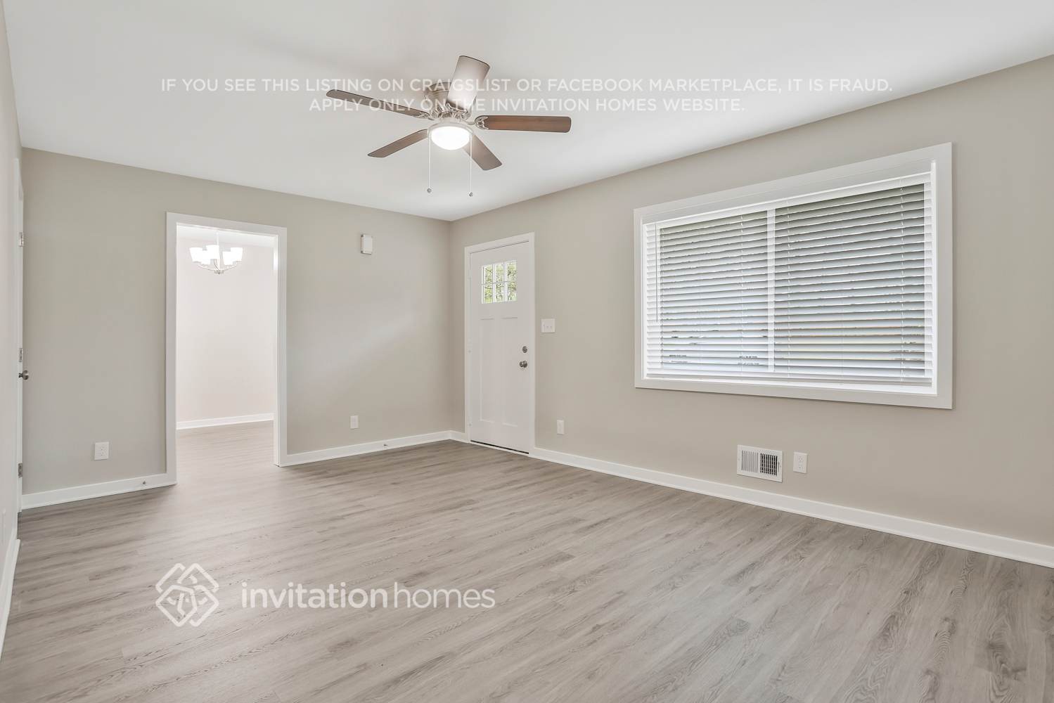 Building Photo - 327 Terrydale Dr SE