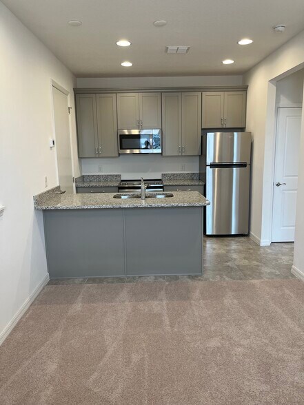 Full Kitchen - 16036 Micelli Dr
