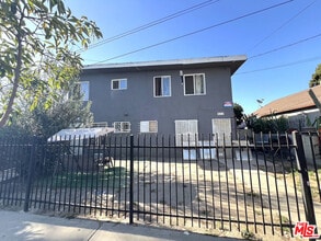 Building Photo - 823 E 111th Dr