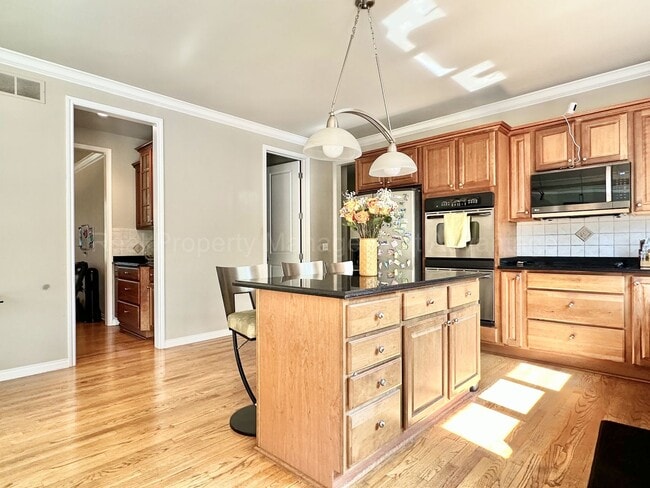 Building Photo - Spacious 4-Bed Colonial in Troy’s Stone Ha...