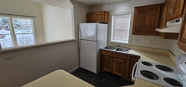 Building Photo - Newly Renovated 3Bed 1.5 Bath House Available in Heart of Bozeman