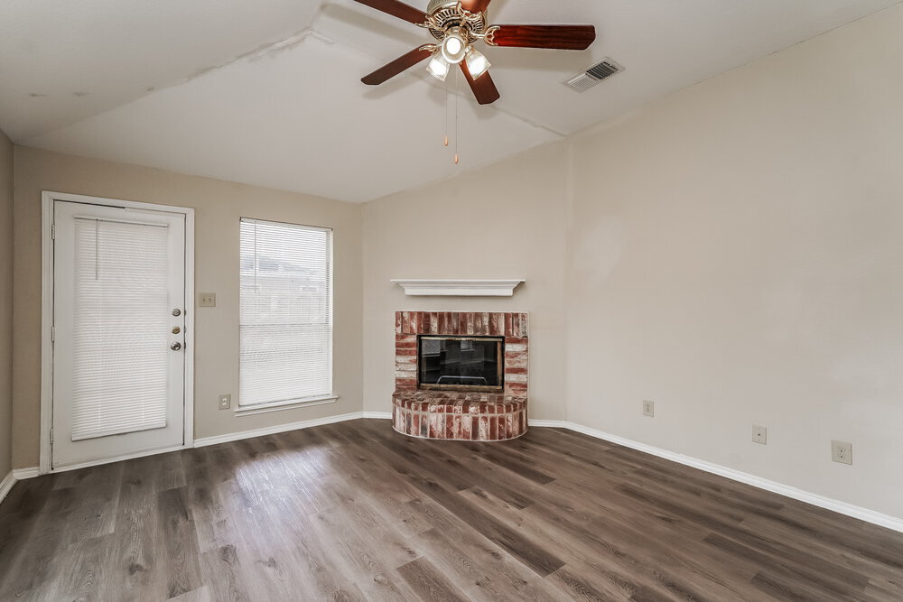 Building Photo - 4001 Periwinkle Dr
