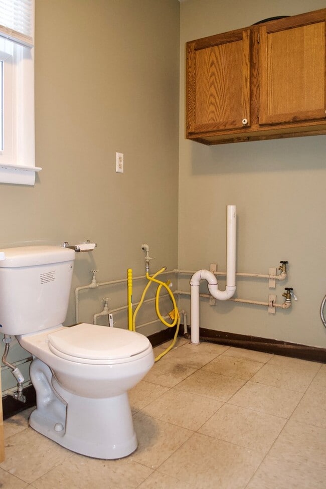 Building Photo - Three Bedroom Ranch in Northeast Grand Rapids