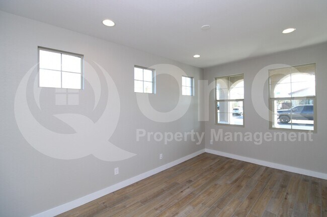 Building Photo - 5716 S Romano