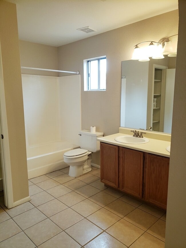 Building Photo - COMING SOON! Peoria Townhouse