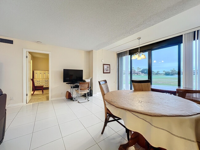 Building Photo - 4545 Luxemburg Ct