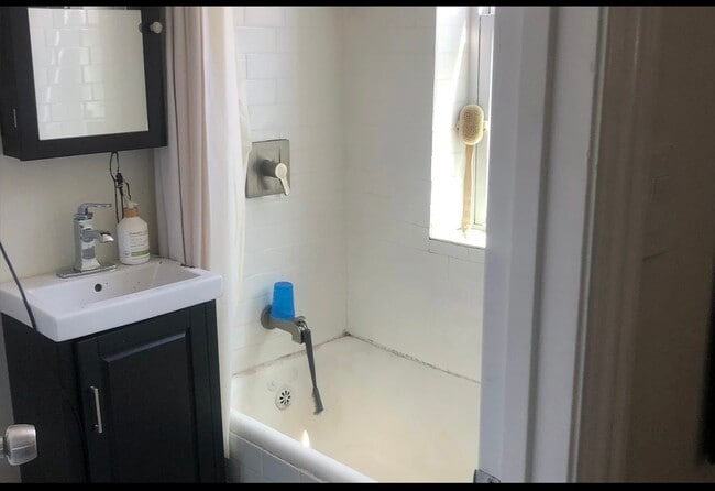 Building Photo - 2129 N Dayton St