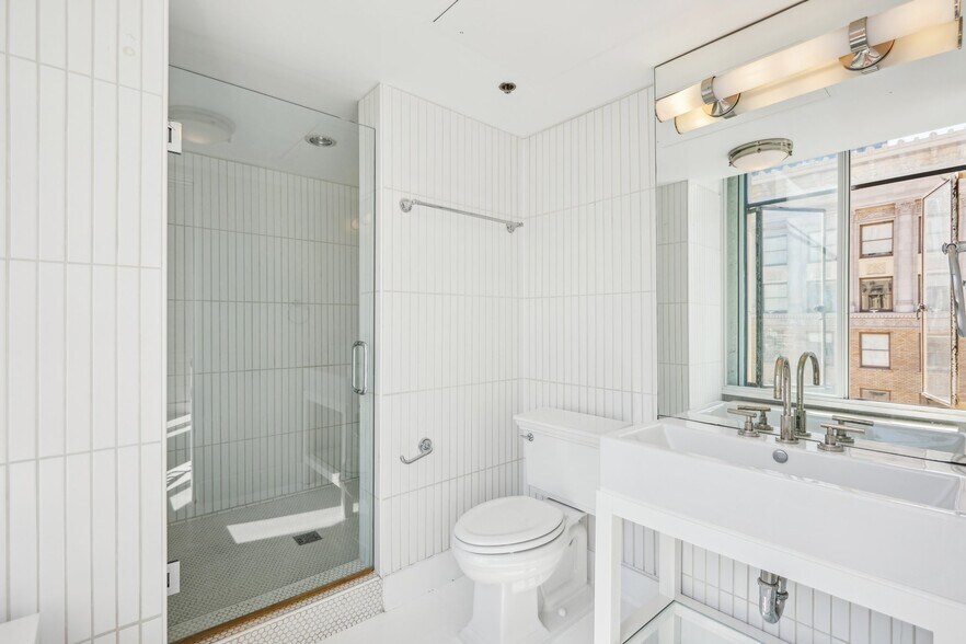 Building Photo - 6253 Hollywood Blvd