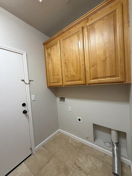 Building Photo - 10141 Van Brocklin Way