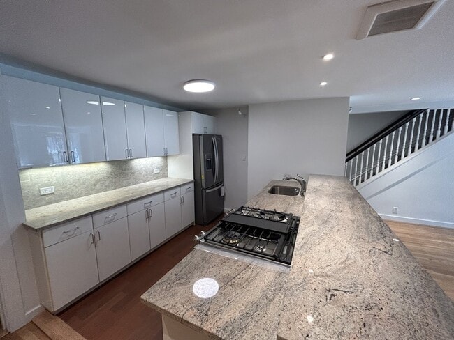 Building Photo - West 20th St 3 BD 2BA  Duplex-  11Ft Ceili...
