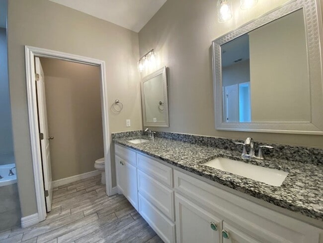 Building Photo - DCR642