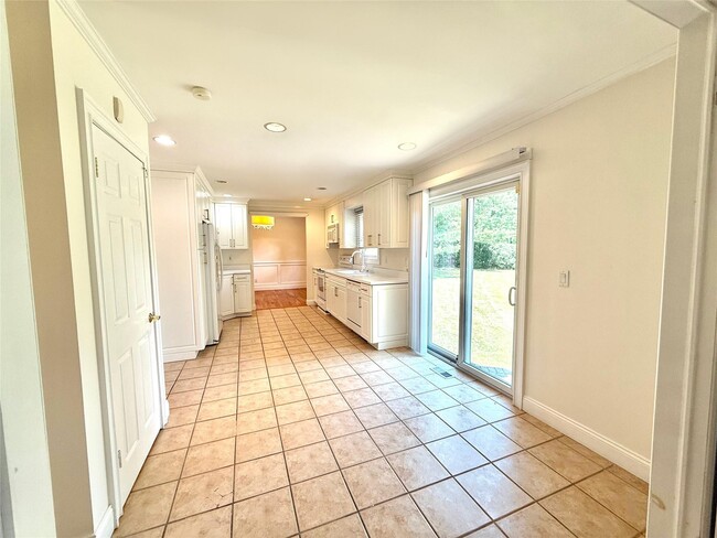 Building Photo - 6 Cove Ln