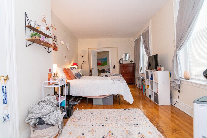 Building Photo - 1232 Beacon St