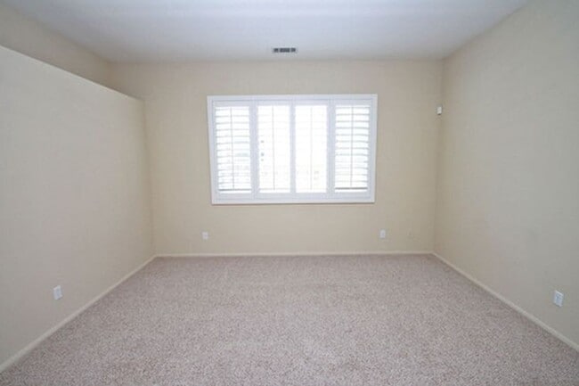 Building Photo - Exceptional Executive Single Story Home