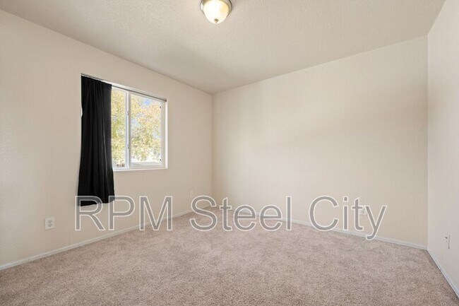 Building Photo - 2231 Meadowlark Ln