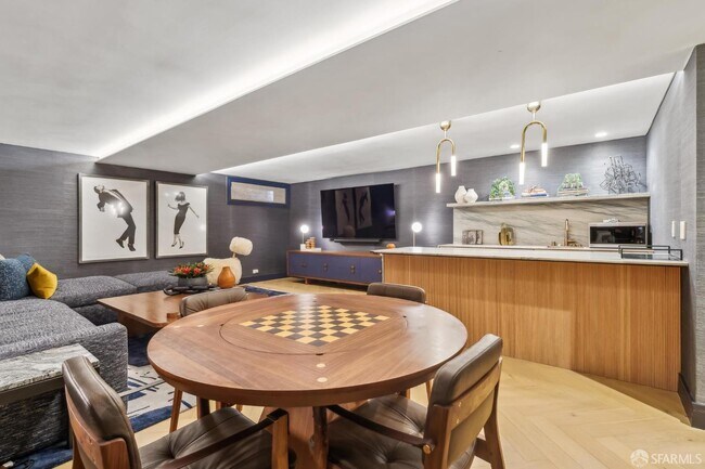 Building Photo - 7 Seymour St