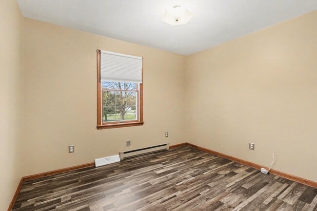 Building Photo - 303 Shed Rd