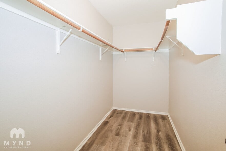 Building Photo - 4613 Redbud Dr