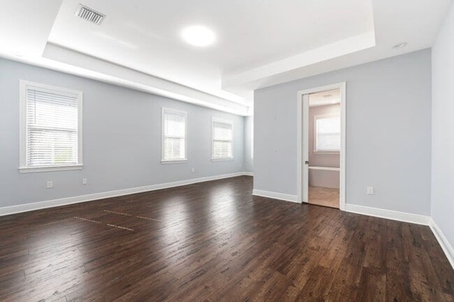 Building Photo - 1031 NE 13th Ave