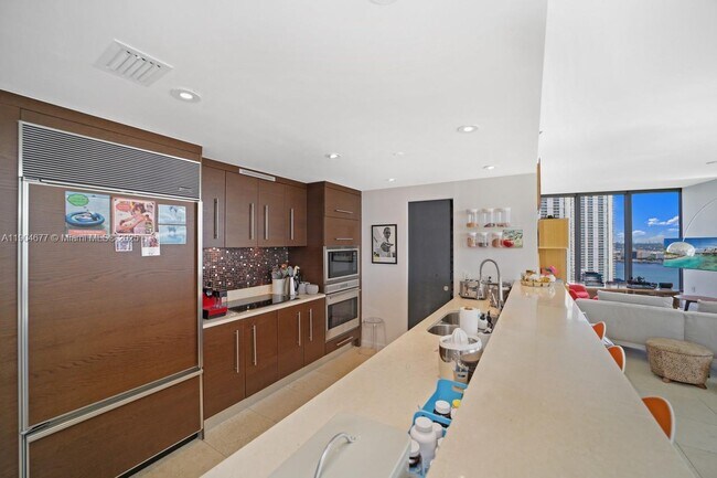 Building Photo - 465 Brickell Ave