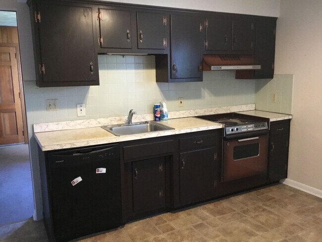 Building Photo - ENJOY THE COMFORTS OF ONE-FLOOR LIVING!