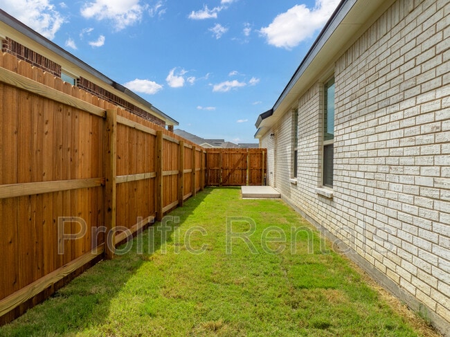 Building Photo - 5109 Rose Petal Ct