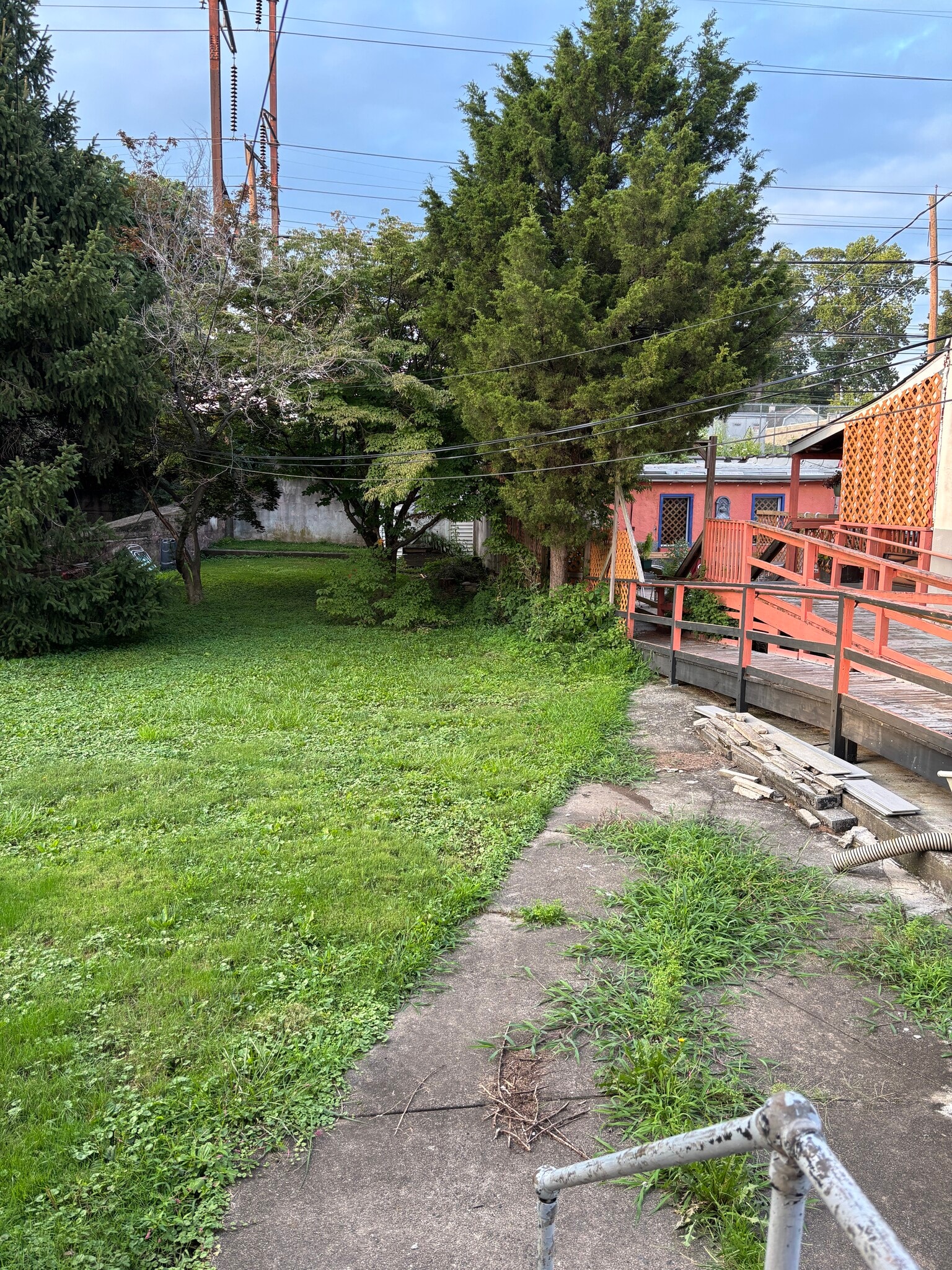 Views of the train, street, restaurants right out back - 17 E Glenside Ave