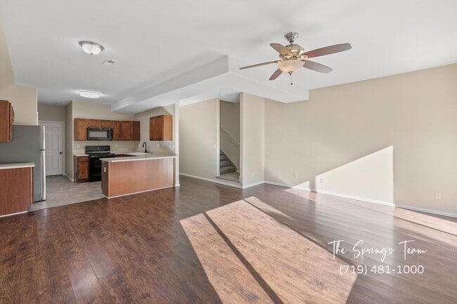 Building Photo - Charming 2BD/2.5BA Townhome with Attached ...