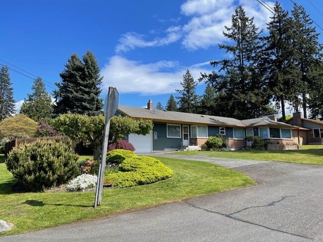 Building Photo - Edmonds View Home