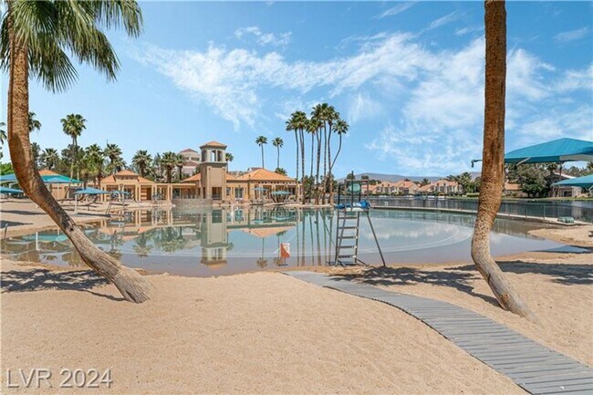 Building Photo - Beautiful South Shores Gated Community. 1st Floor unit. 2 beds. 2 baths.