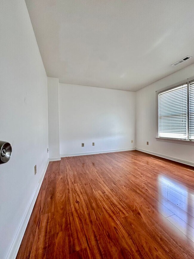 Building Photo - Pinewell By The Bay-4 Bedroom 3.5 Bath
