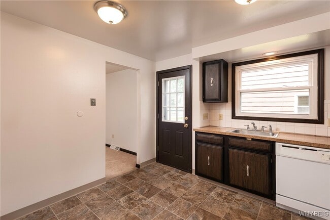 Building Photo - 407 Kaymar Dr