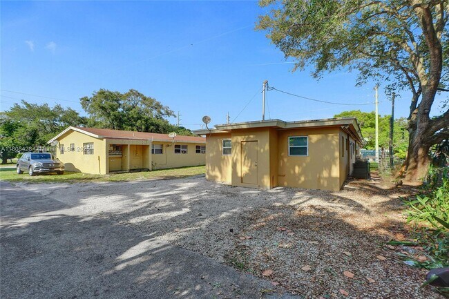 Building Photo - 429 NW 9th Ave