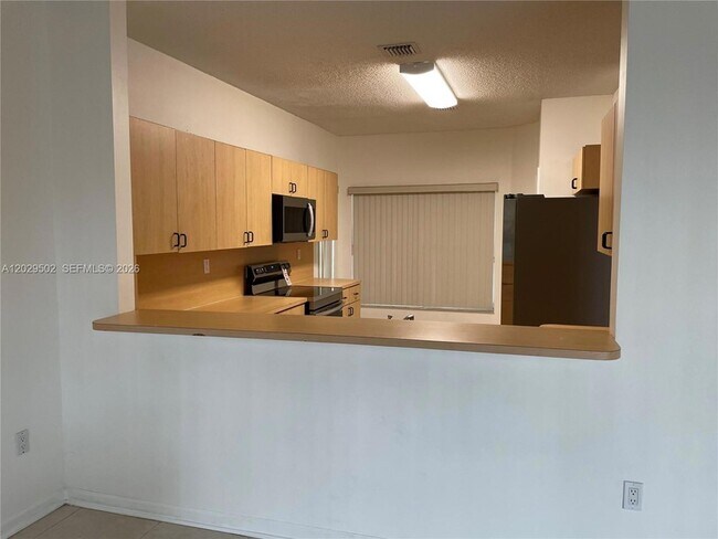 Building Photo - 7980 S Southwood Cir