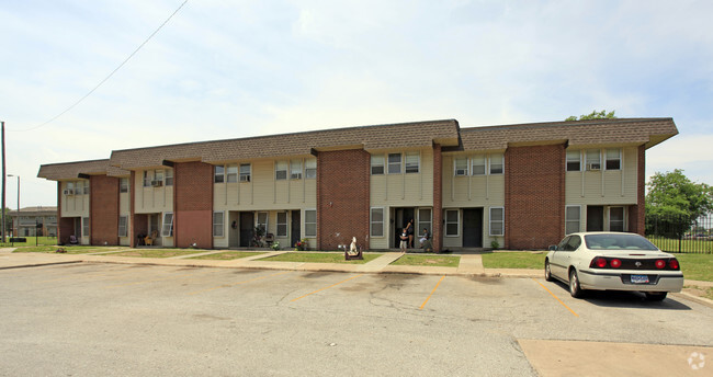 Building Photo - Oak Grove