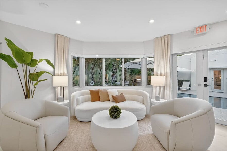 Building Photo - 8111 Harding Ave