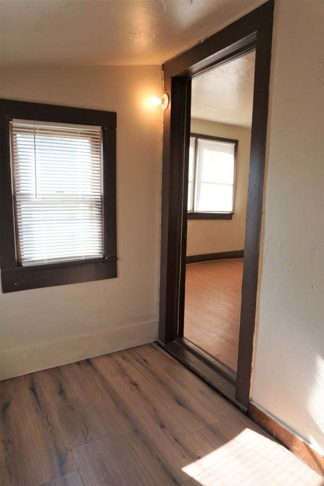 Building Photo - 523 SW 26