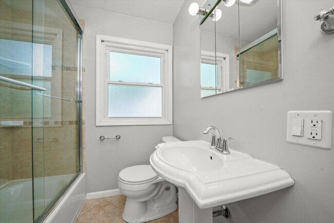 Building Photo - Charming Ranch-Style Home with New Windows...