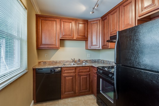 Building Photo - 7844-7848 Big Bend Blvd