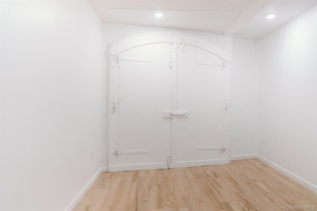 Building Photo - 155 River St