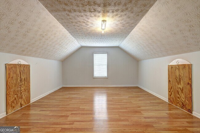 Building Photo - 216 Queens Cemetery Rd