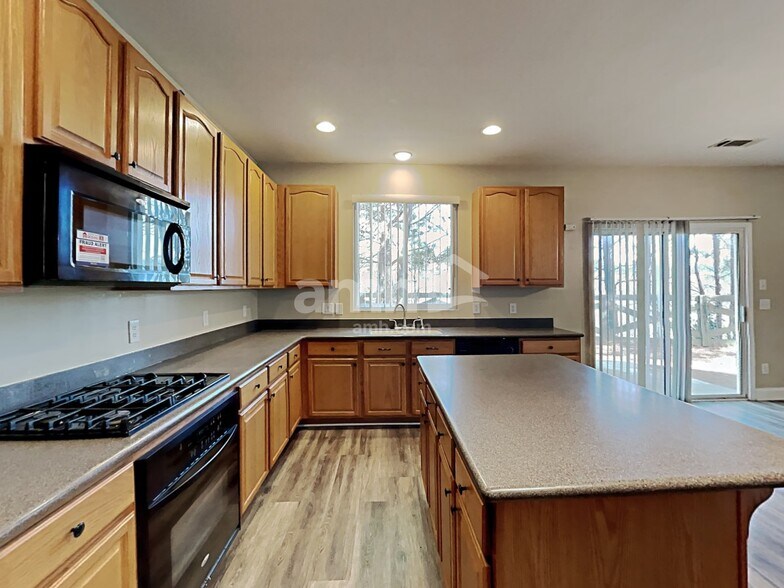 Building Photo - 2774 Jordan Ln