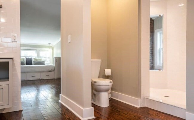 Building Photo - Gorgeous Renovated Highlands Bungalow – Av...