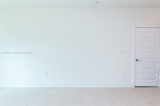 Building Photo - 4640 NW 84th Ave