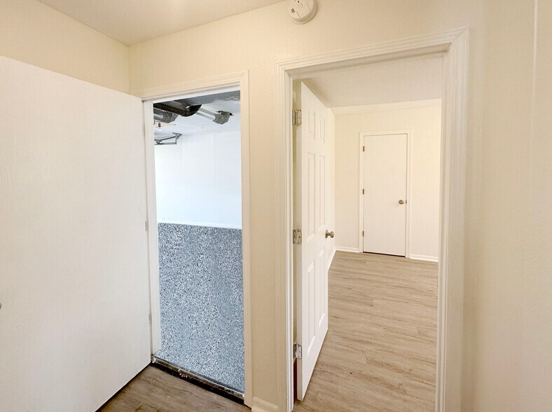 Building Photo - 1417 La Chateau Dr