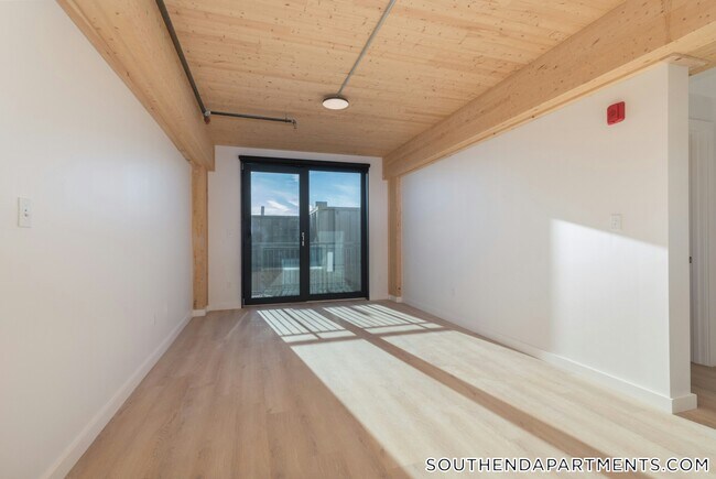 Building Photo - 11 E Lenox St