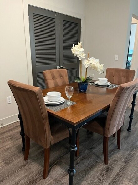 Building Photo - 455 14th St NW