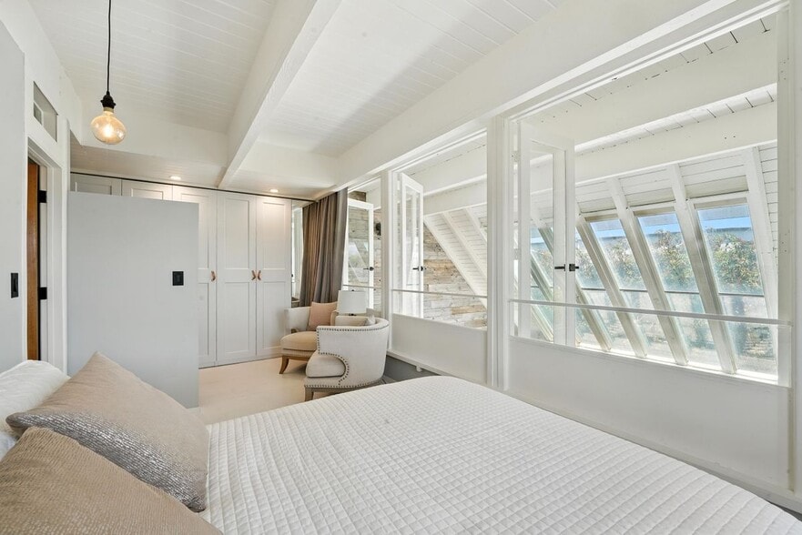 Building Photo - 33 Reef St