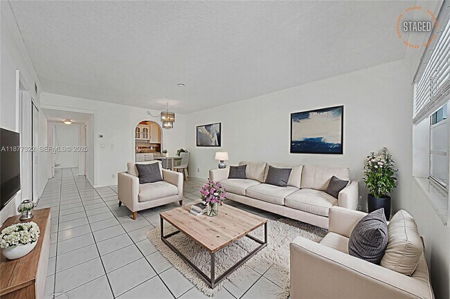 Building Photo - 751 Pine Dr