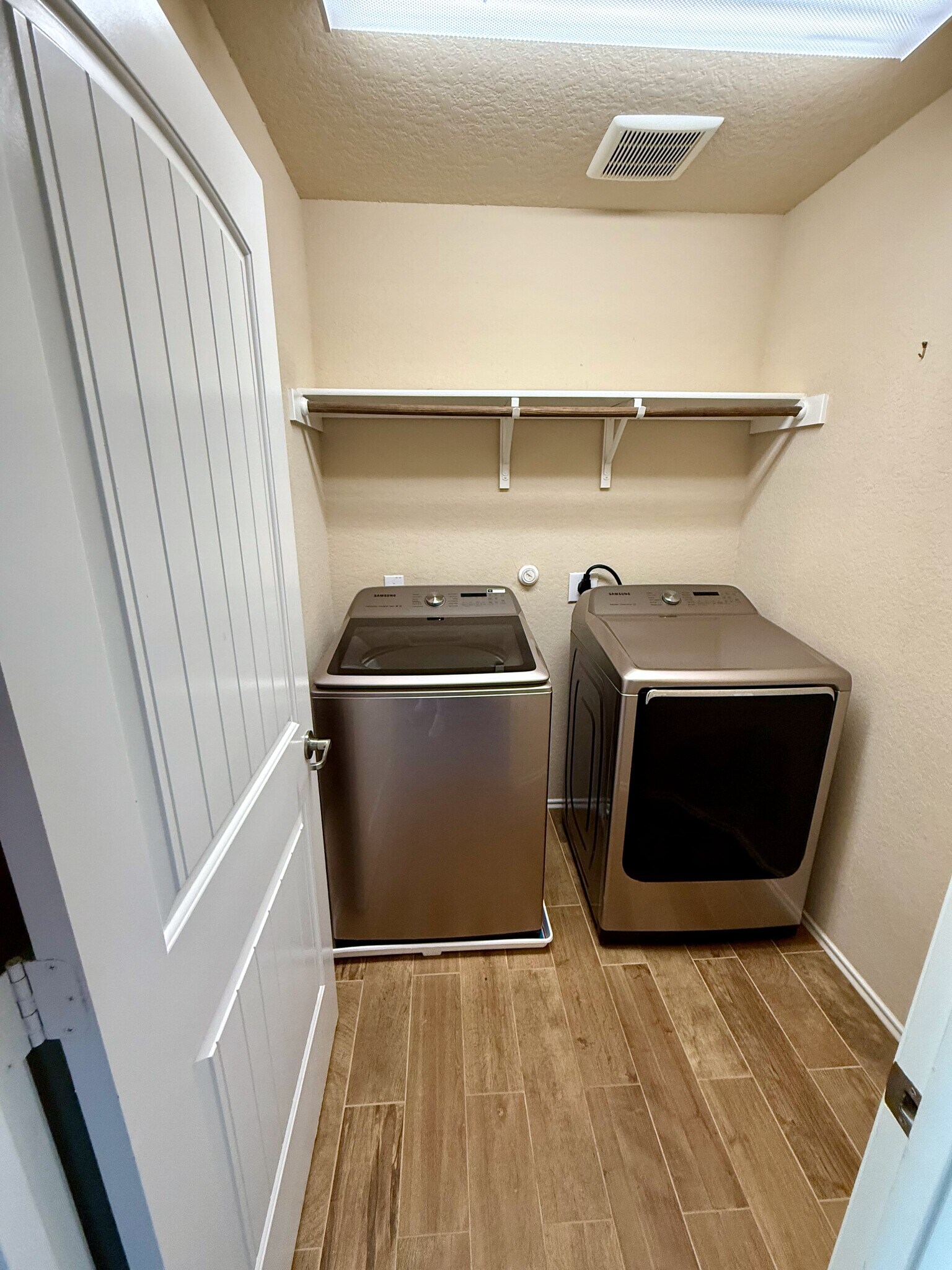 Building Photo - 7130 Cozy Run